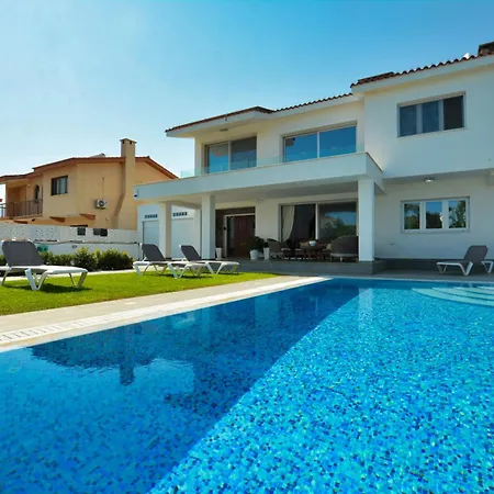 Emilia Villa *