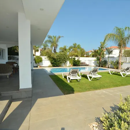Emilia Villa