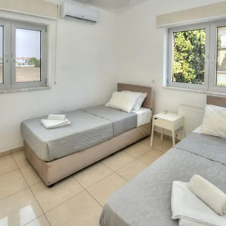 Emilia 아이아 나파